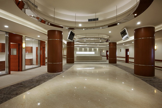 采用格林雅防火板裝修的香港大學深圳醫院大廳 采用格林雅防火板裝修的香港大學深圳醫院大廳