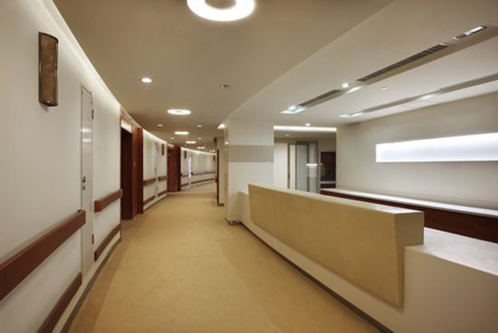 采用格林雅防火板裝修的香港大學深圳醫院廊道 采用格林雅防火板裝修的香港大學深圳醫院廊道